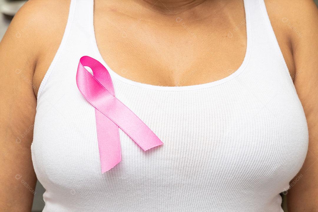 Laço Rosa No Peito Prevenção Ao Câncer De Mama