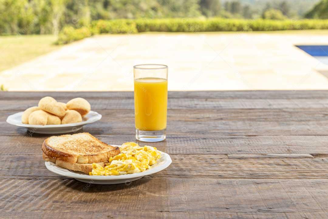 Foto Prato De Torrada Suco Pão De Queijo Imagem JPG