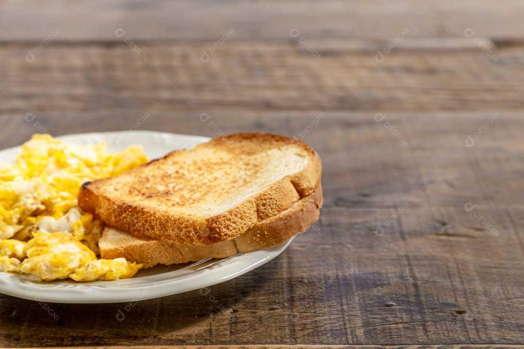 Foto Prato Com Torradas E Ovos Imagem JPG
