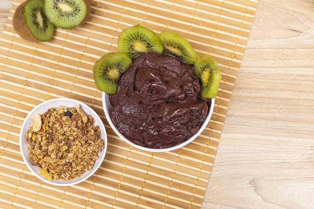 Foto Tigela de Açaí Com Kiwi Granola Imagem JPG