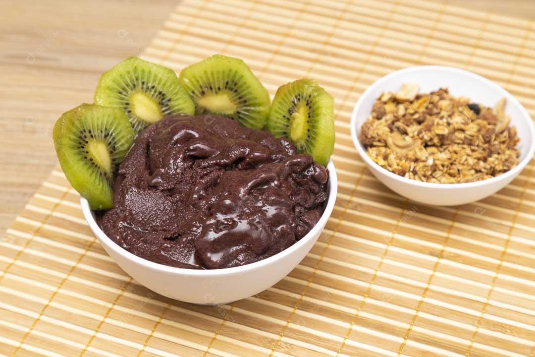 Foto Açaí Na Tigela Com Kiwi Foto JPG