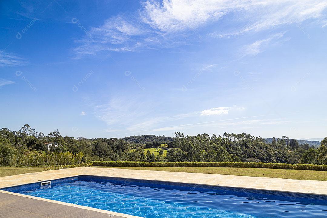 Piscina Com Céu Azul Imagem jpg