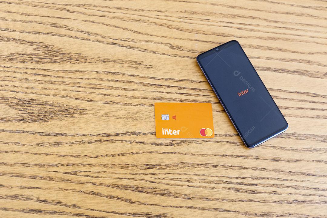 Smartphone e Cartão Interbancário Imagem jpg