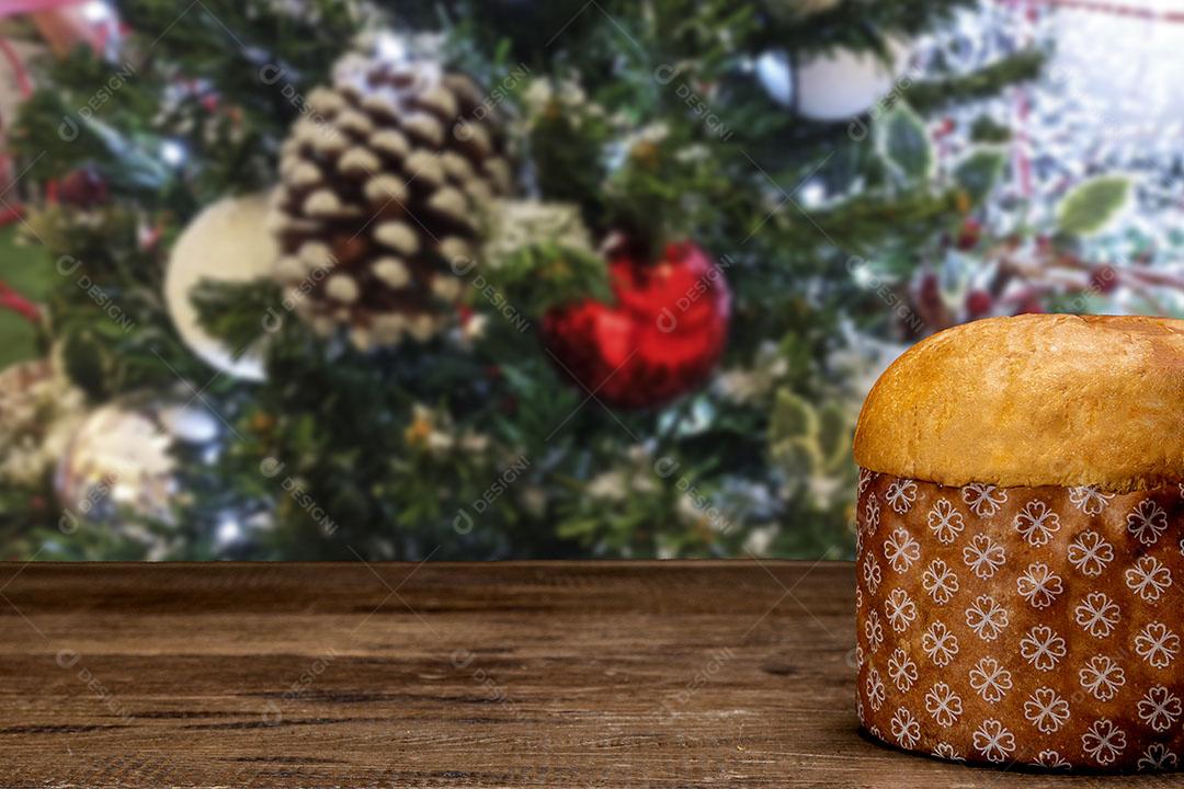 Mesa de Madeira Com Panetone Imagem jpg