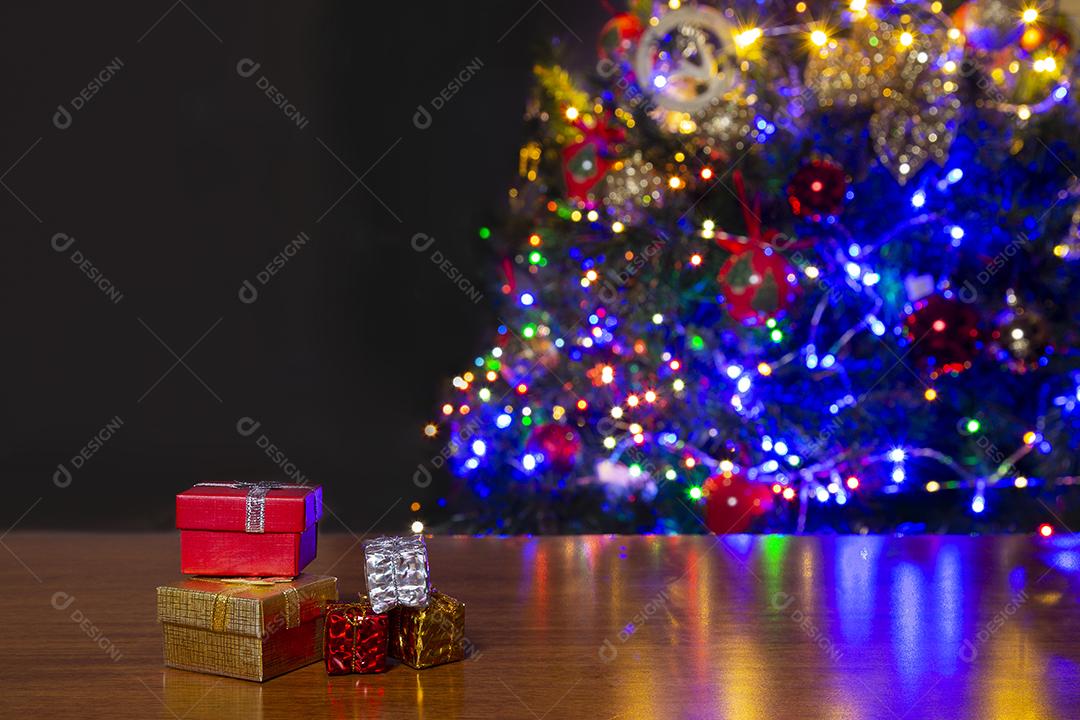 Presentes de Natal, Mesa de Madeira Imagem jpg