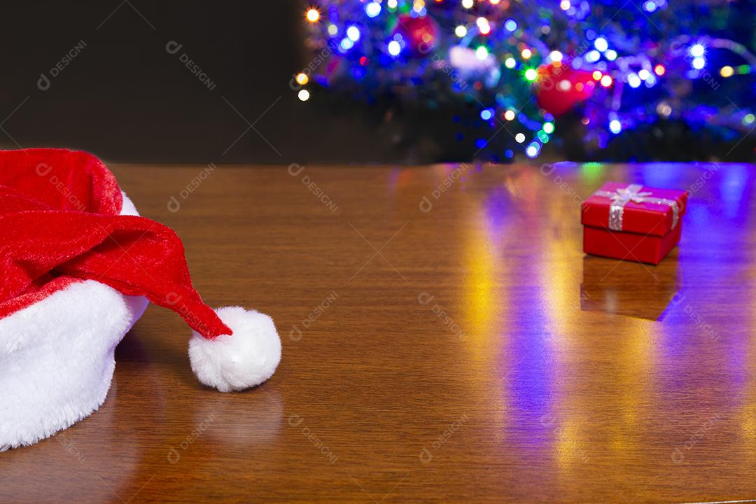 Chapéu de Papai Noel com Presente de Natal Imagem jpg