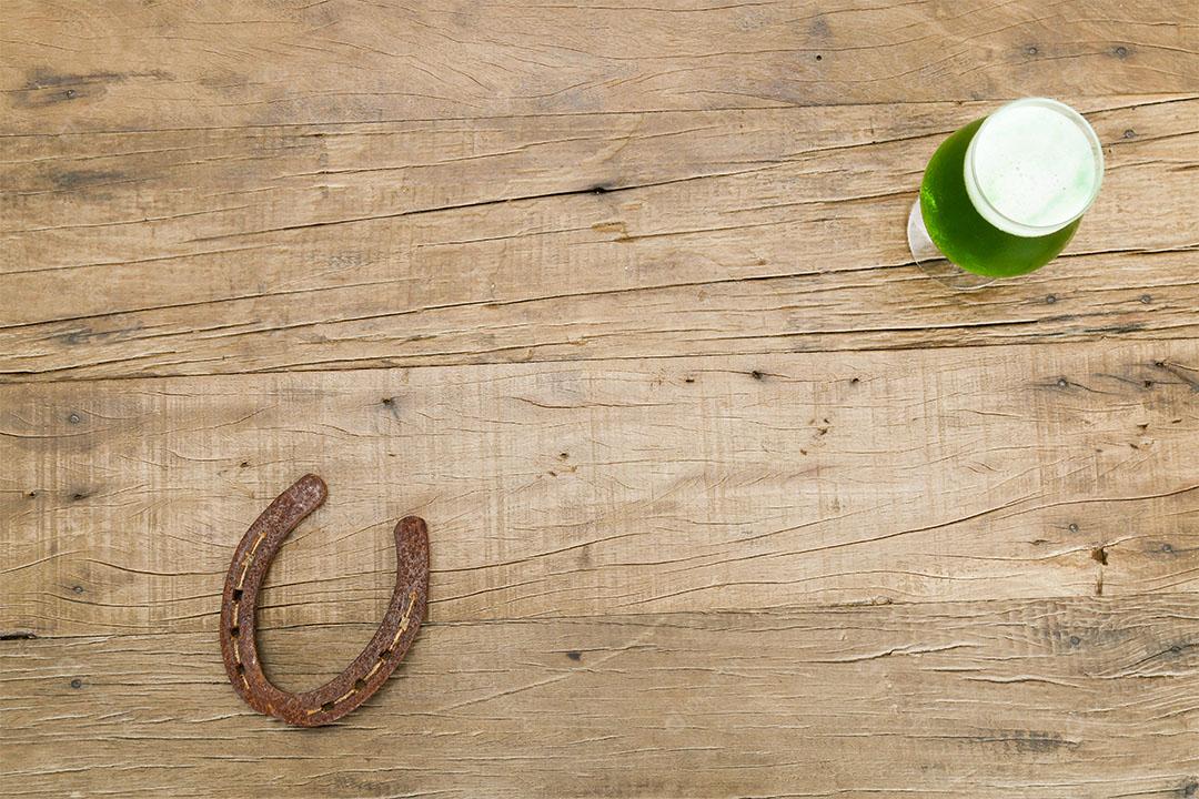 Copo de Cerveja e Ferradura Imagem jpg