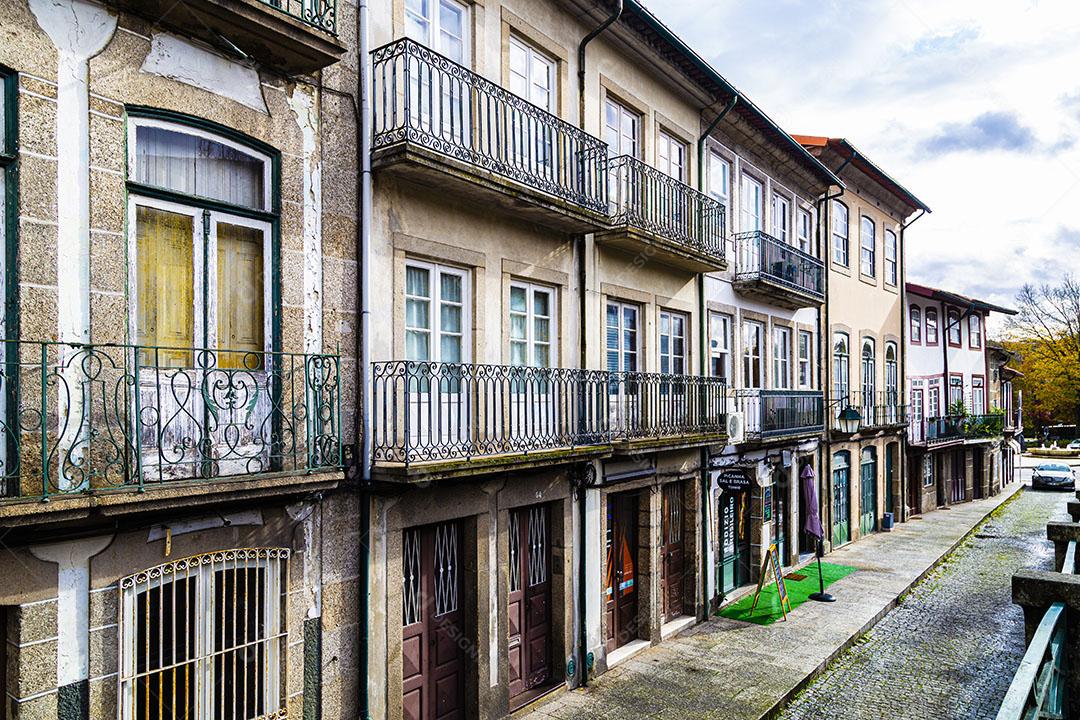 Rua com Casas Típicas de Portugal Imagem jpg