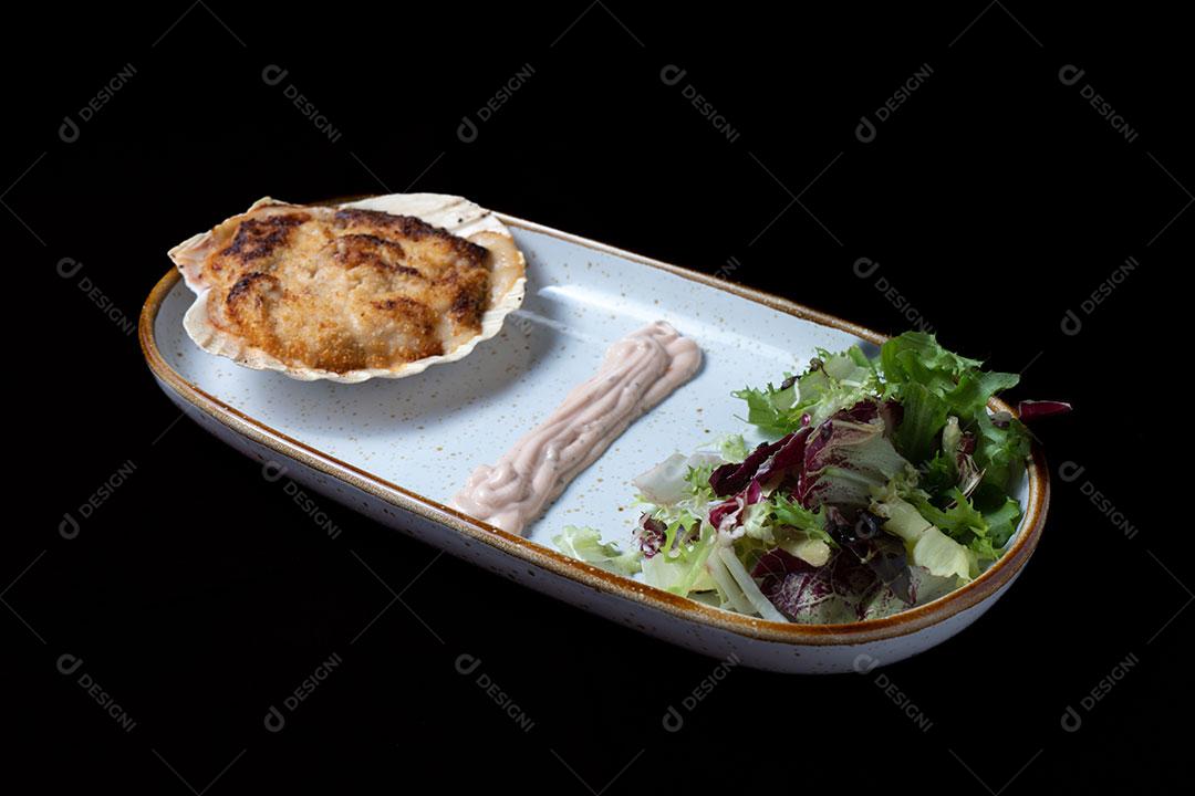 Quixe Com Molho E Salada