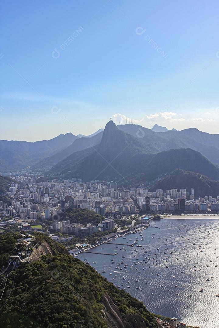 Vista do Horizonte e das Montanhas do Rio de Janeiro Imagem JPG