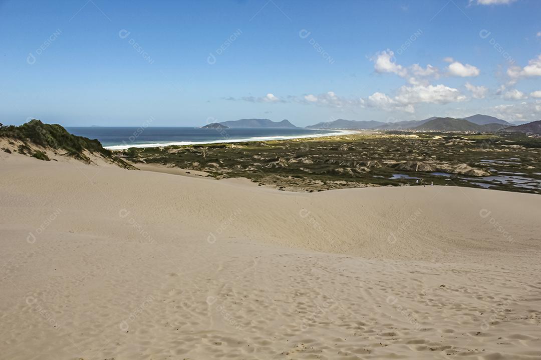 Foto Dunas de Areia na Praia da Joaquina Florianópolis Santa Catarina Sul do Brasil