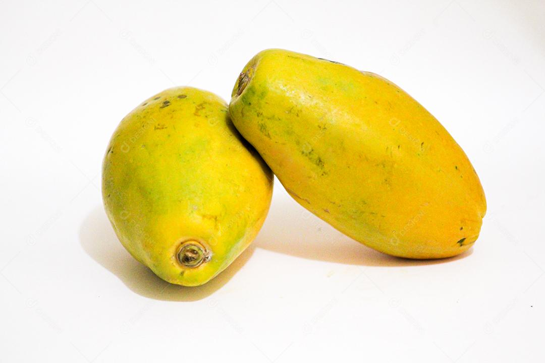 Mamão Maduro Isolado em um Fundo Branco Imagem JPG