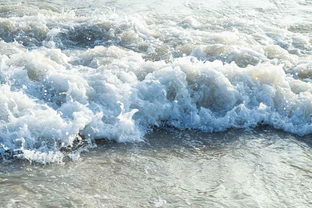 Água do Mar Com Brilho do Raio do Sol Em Praia de Matosinho Em Portugal Imagem JPG