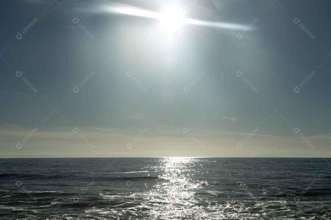 Foto Horizontal Com Reflexo do Sol no Mar da Praia Senhora da Hora Em Portugal Imagem JPG