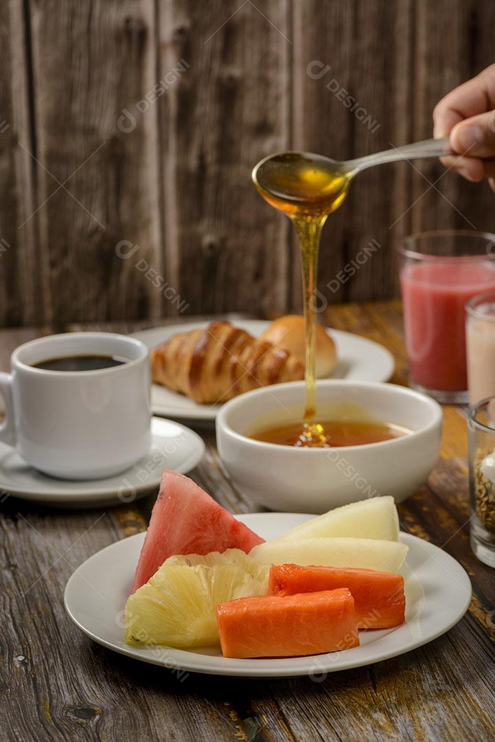 Mel de Abelha Colher Uma Tigela Branca Sobre Mesa de Madeira Imagem JPG