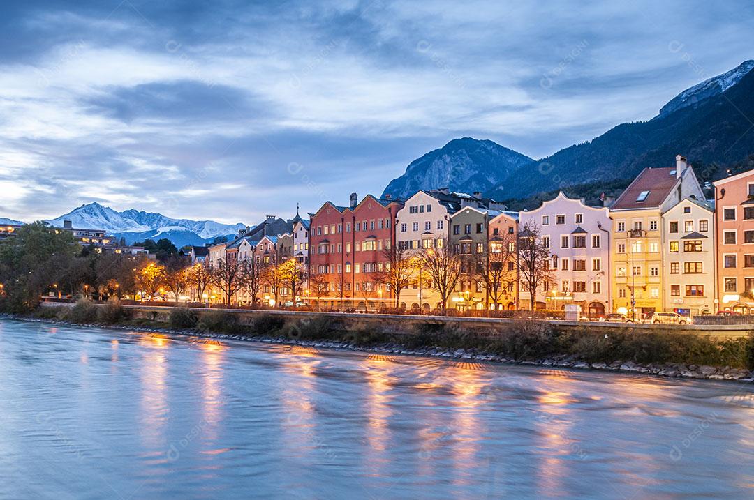 Innsbruck Áustria Casas Coloridas Beira do Rio Entardecer de Outubro Imagem JPG