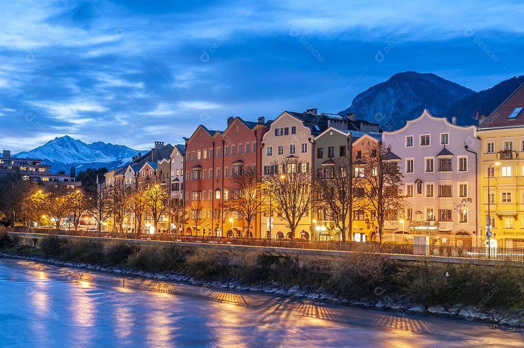 Innsbruck Áustria Casas Coloridas Beira do Rio Entardecer de Outubro Imagem JPG