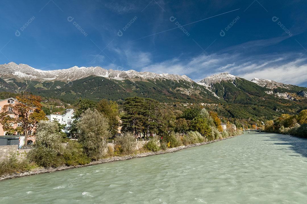 Innsbruck Áustria Casas Coloridas Beira do Rio Entardecer de Outubro Imagem JPG