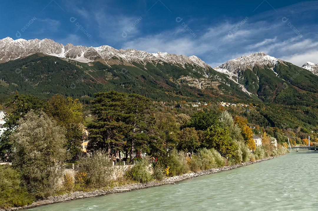 Innsbruck Áustria Casas Coloridas Beira do Rio Entardecer de Outubro Imagem JPG