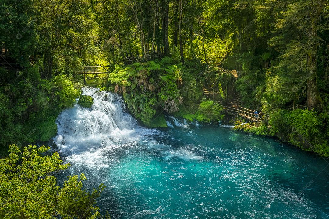 Cachoeira Ojos Del Caburgua Pucon Araucania Chile Patagônia Chilena Imagem JPG