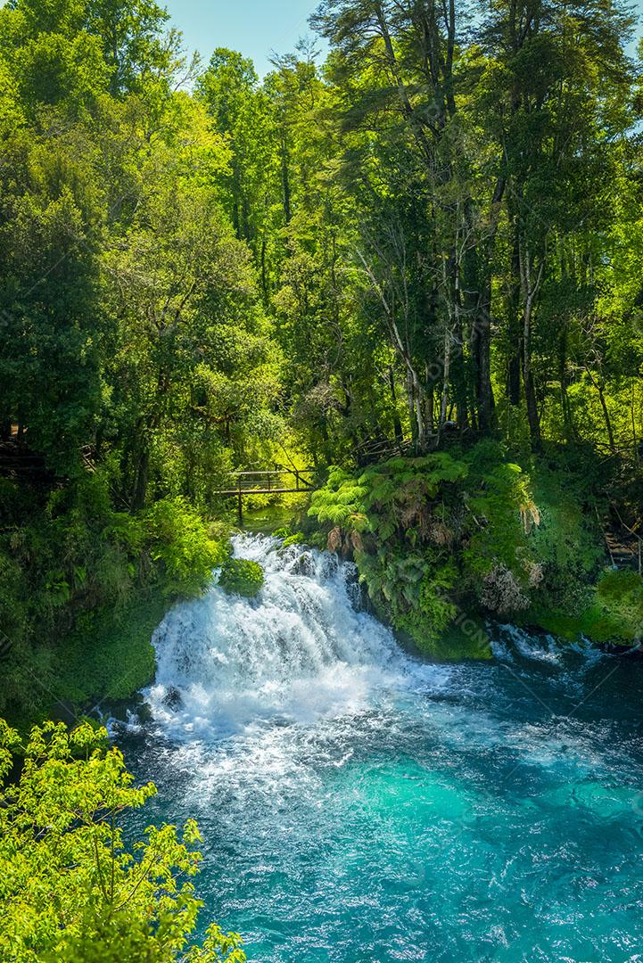 Cachoeira Ojos Del Caburgua Pucon Araucania Chile Patagônia Chilena Imagem JPG