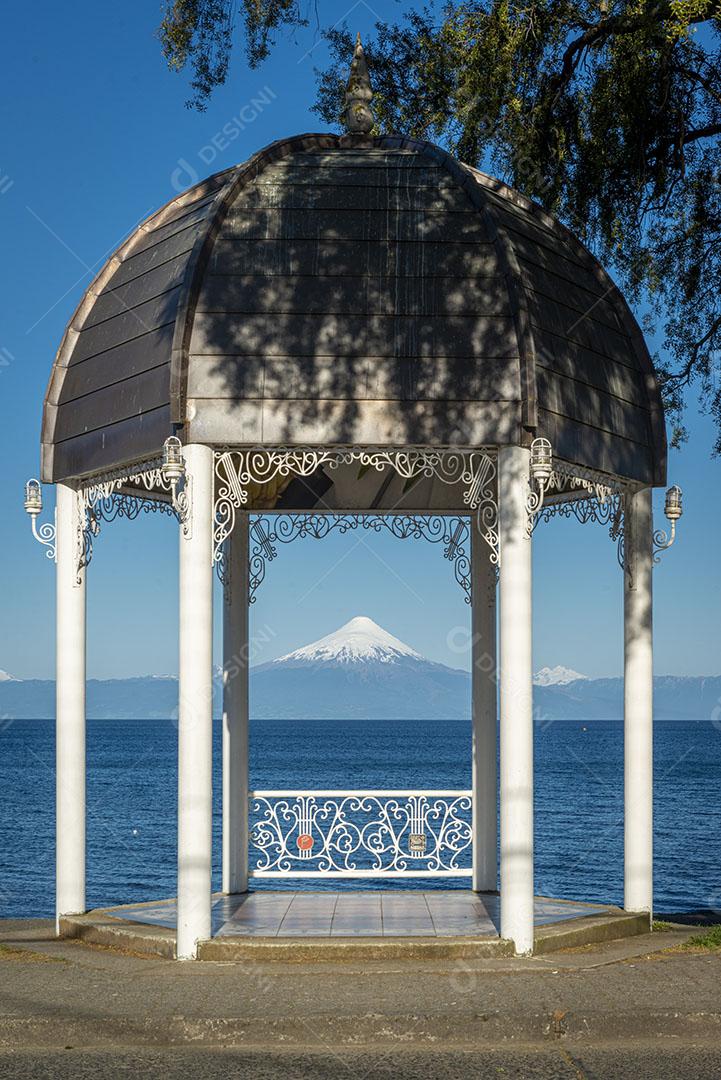 Coreto no Lago Llanquihue Vulcão Osorno Frutillar Llanquihue Los Lagos Imagem JPG