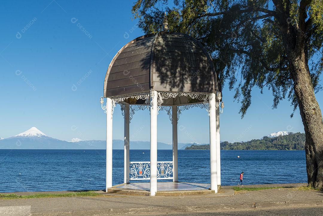 Coreto no Lago Llanquihue Vulcão Osorno Frutillar Llanquihue Los Lagos Imagem JPG