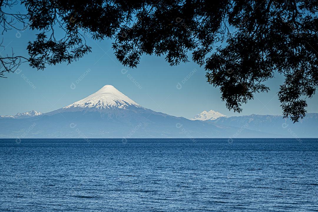 Coreto no Lago Llanquihue Vulcão Osorno Frutillar Llanquihue Los Lagos Imagem JPG