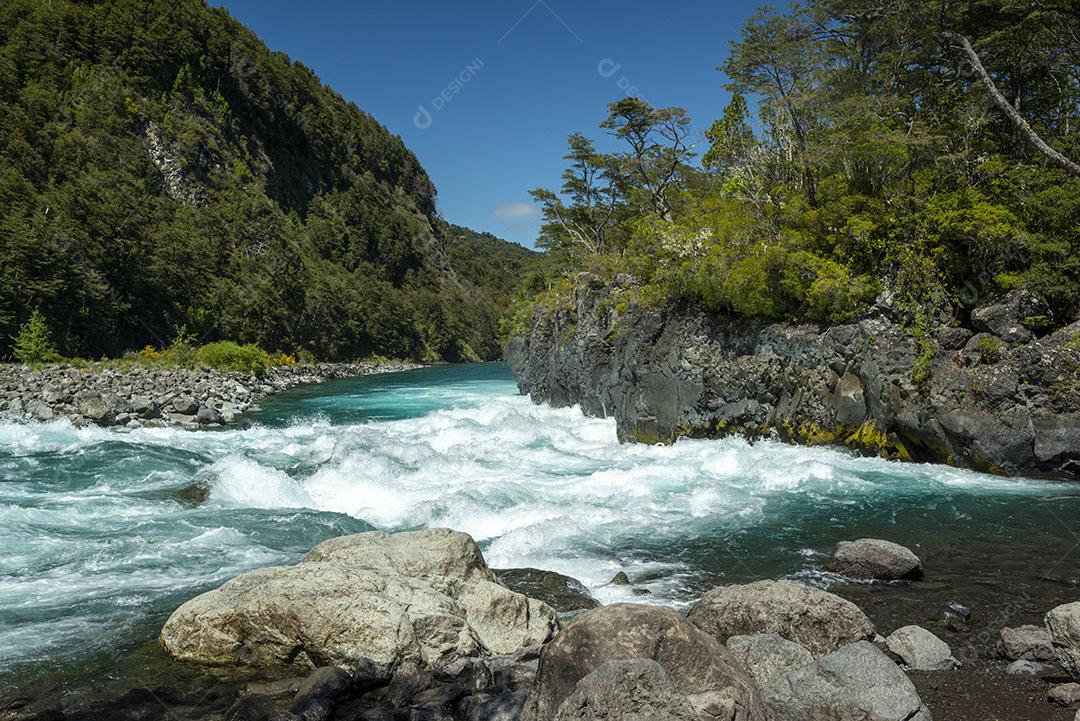 Cachoeira Ojos Del Caburgua Pucon Araucania Chile Patagônia Chilena Imagem JPG