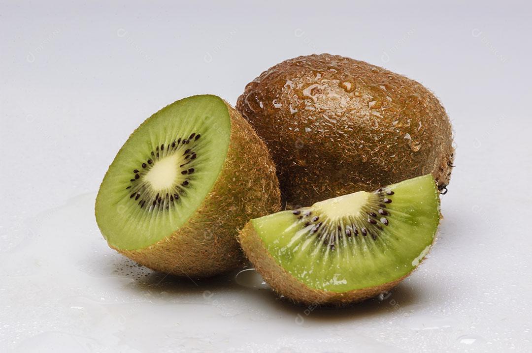 Frutas Kiwi Isolados no Fundo Branco Imagem JPG
