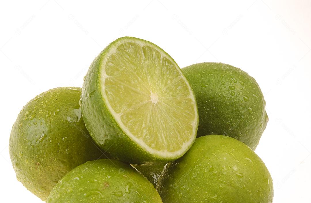 Limões Com Gotas de Água Isoladas no Fundo Branco Imagem JPG