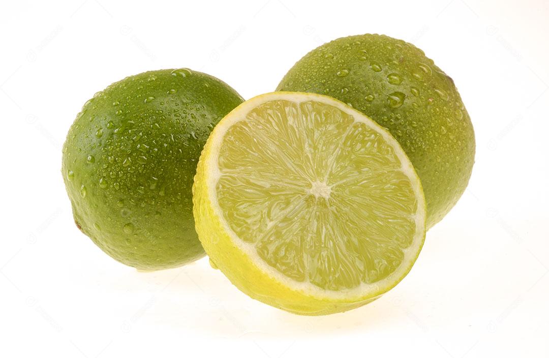 Limões Com Gotas de Água Isoladas no Fundo Branco Imagem JPG