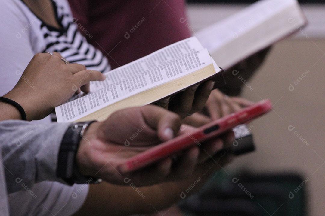 Imagem Tirada Dentro de Igreja Momento de Oração Imagem JPG