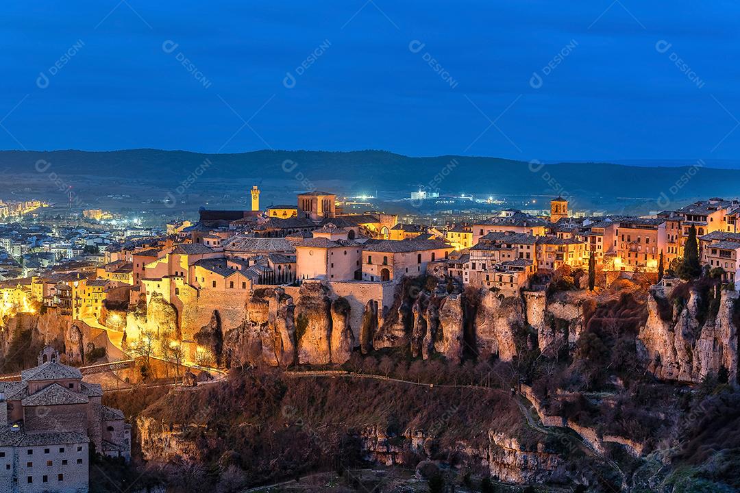Vista da Cidade de Cuenca na Espanha Com Suas Casas Suspensas Imagem JPG