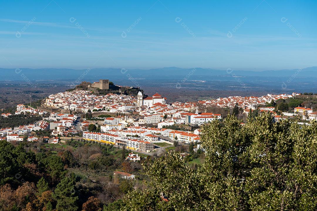 Foto Vista Panorâmica da Cidade Medieval de Castelo de Vide no Alentejo Portugal