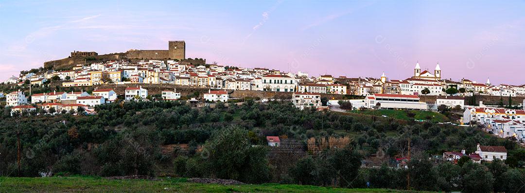 Foto Vista Panorâmica da Cidade Medieval de Castelo de Vide no Alentejo Portugal