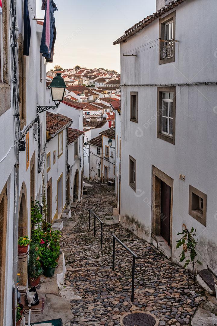 Típica Rua Alentejana Em Portugal na Cidade de Castelo de Vide Imagem JPG
