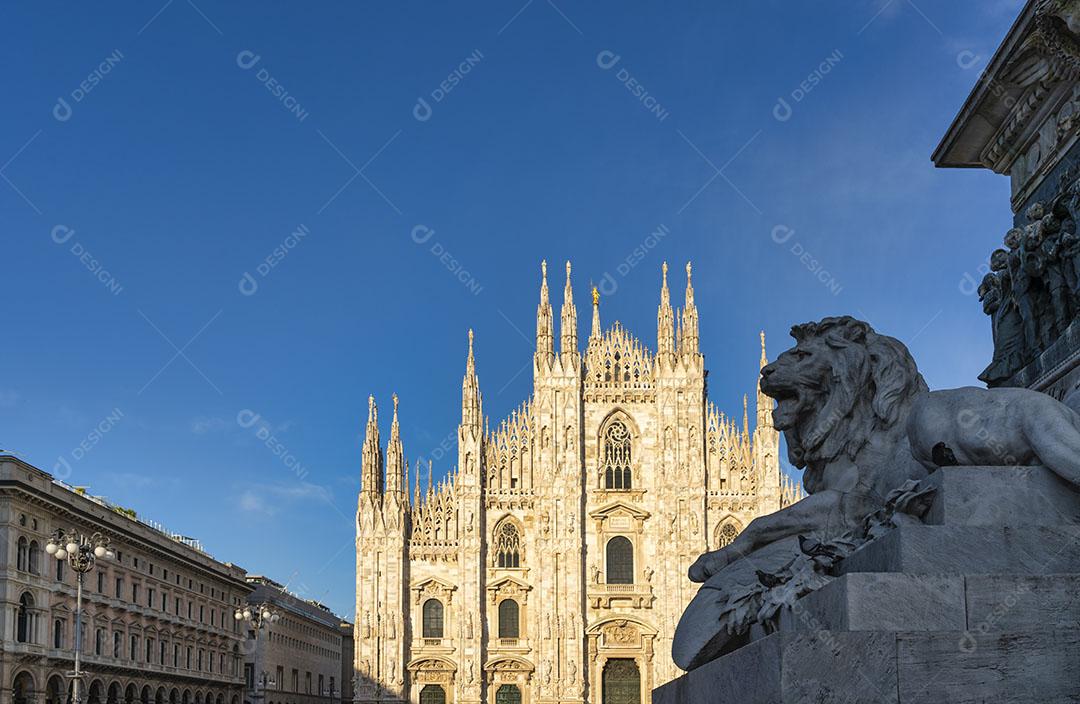 Vista do Duomo de Milão Praça do Duomo Imagem JPG