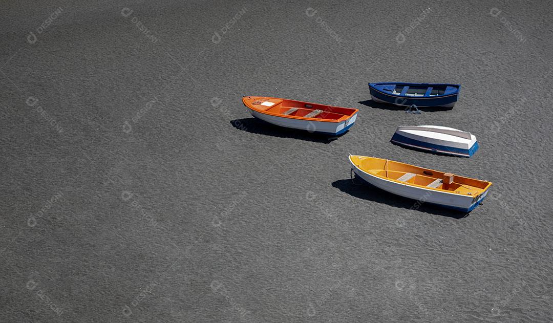 Foto Barcos de Pesca Coloridos Praia de Areia Preta Los Molinos Ilha Fuerteventura Espanha