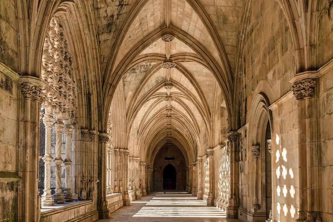 Interior do Claustro do Mosteiro da Batalha Em Portugal Imagem JPG