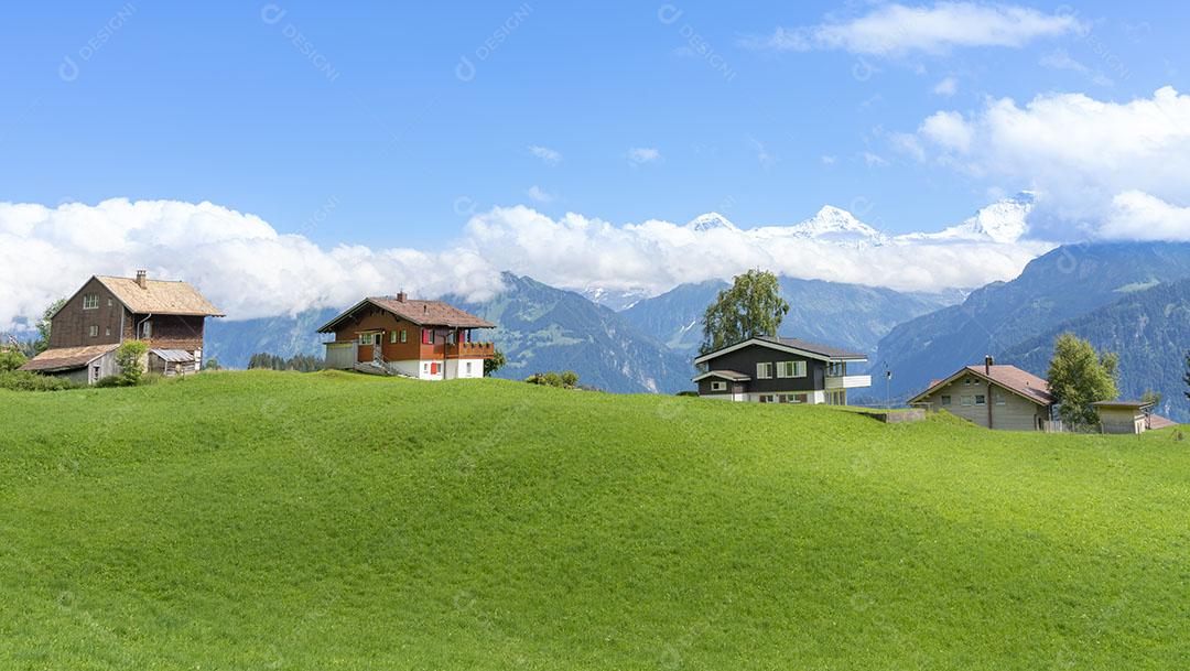 Aldeia Típica Com Casas de Madeira no Topo dos Alpes Suíços Suíça Imagem JPG