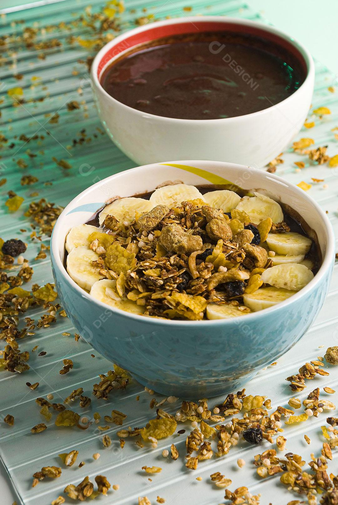 Tigela De Açaí Com Granola E Banana Imagem JPG
