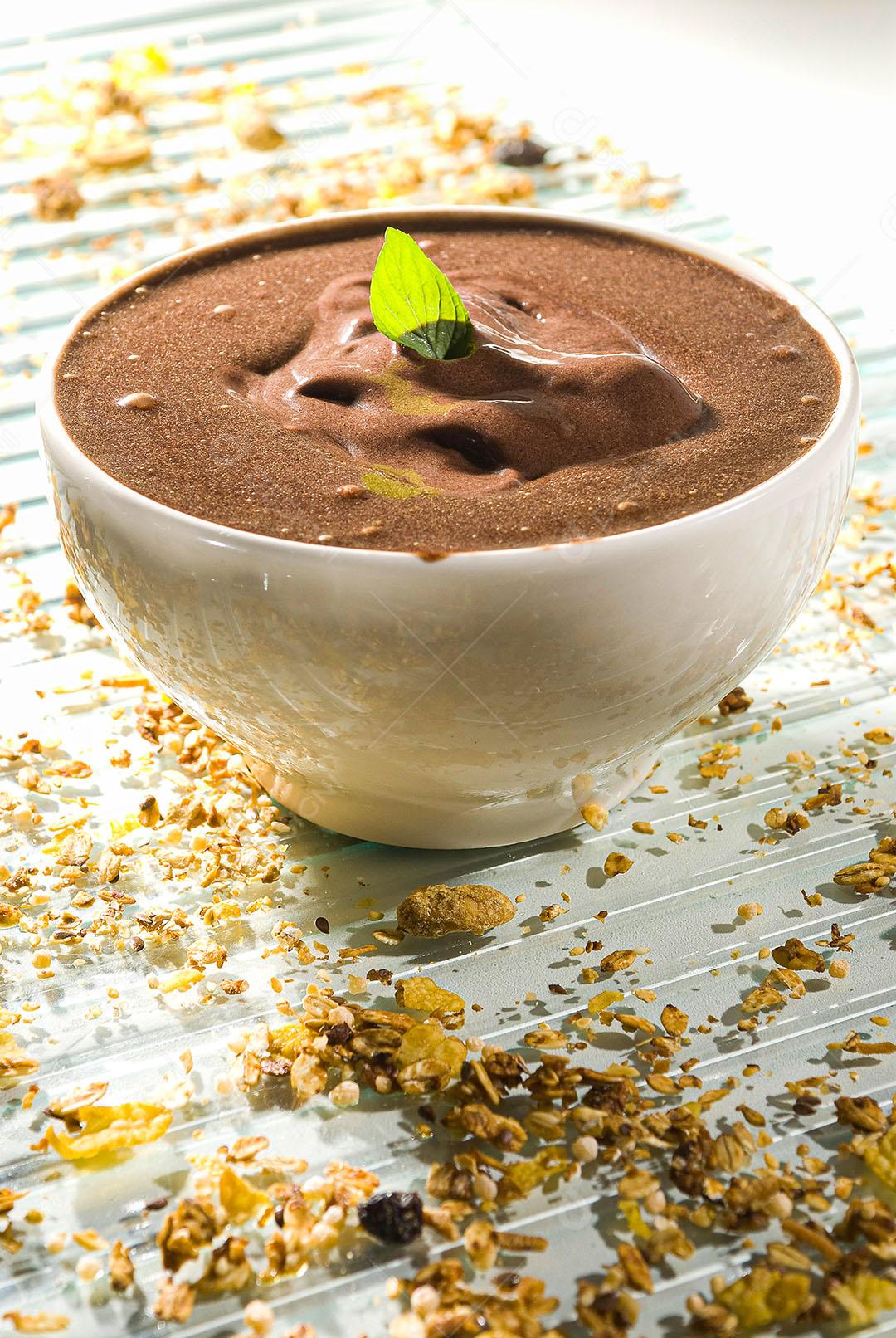 Tigela De Açaí Com Calda De Guaraná Imagem JPG