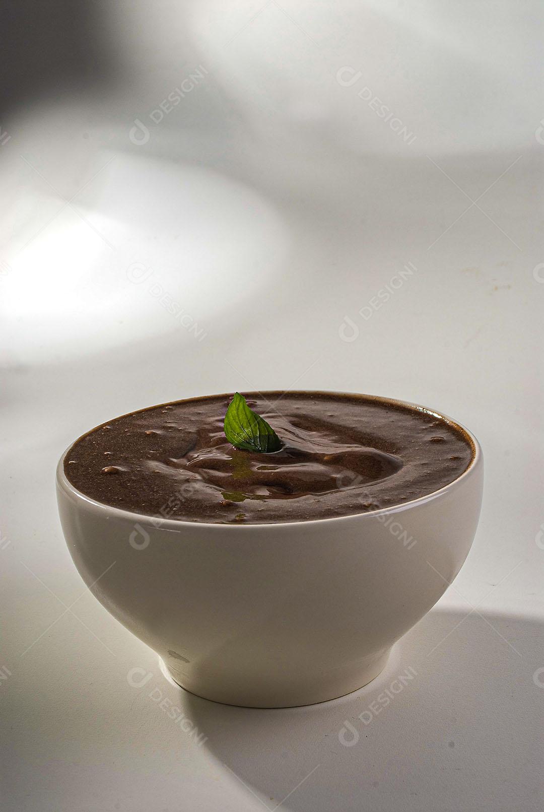 Tigela De Açaí Com Calda De Guaraná Imagem JPG