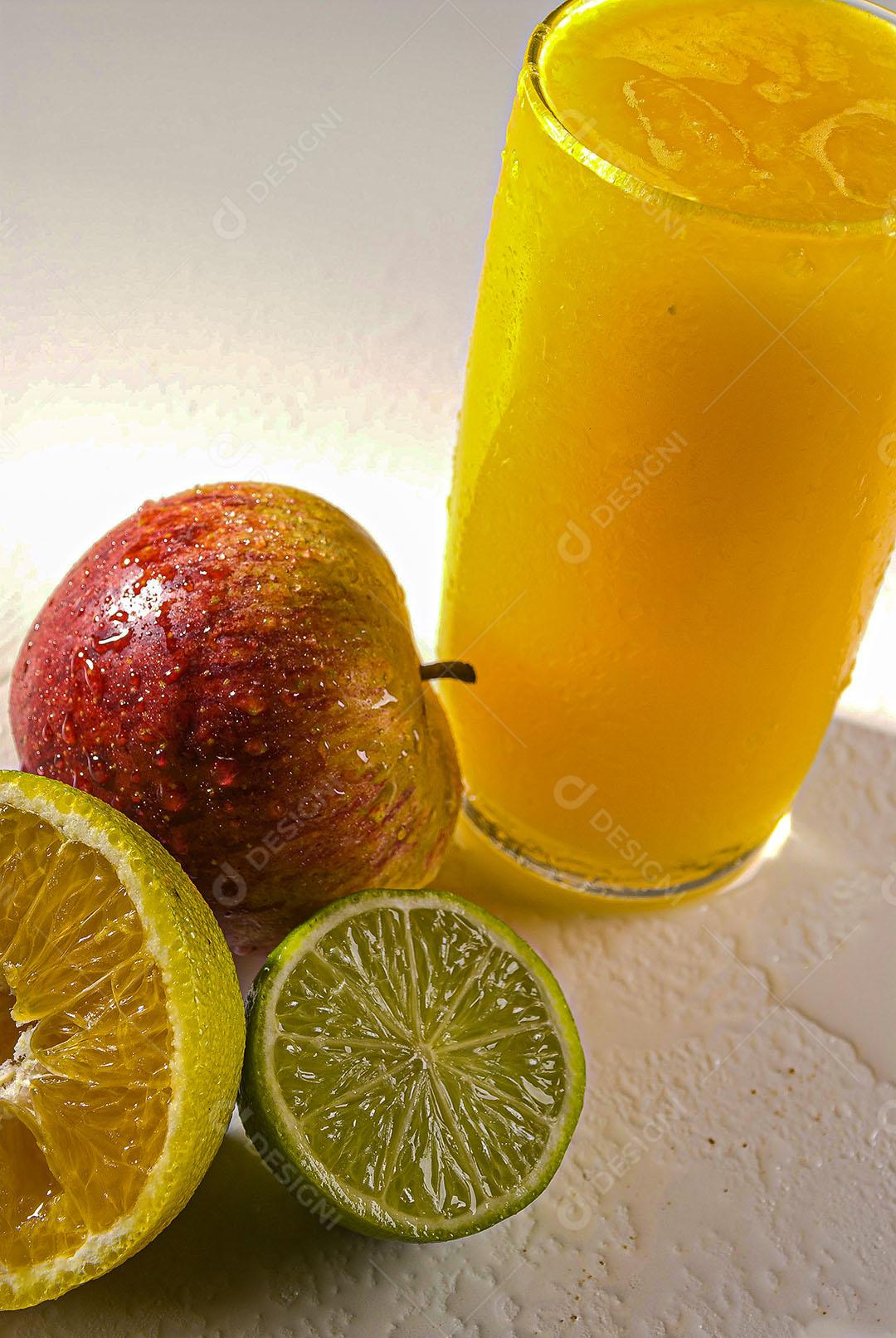 Suco De Laranja Com Fatias De Laranjas Imagem JPG