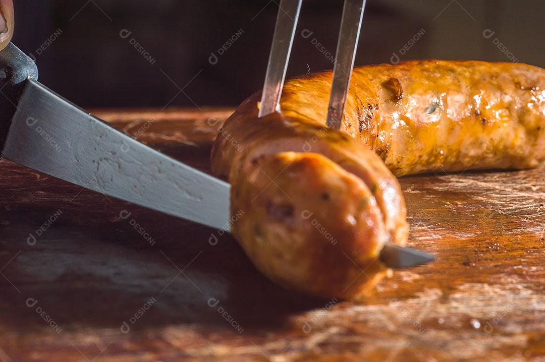 Foto Salsicha e Pimentão Salsicha Artesanal Queijo e Pimenta Em Uma Mesa de Madeira