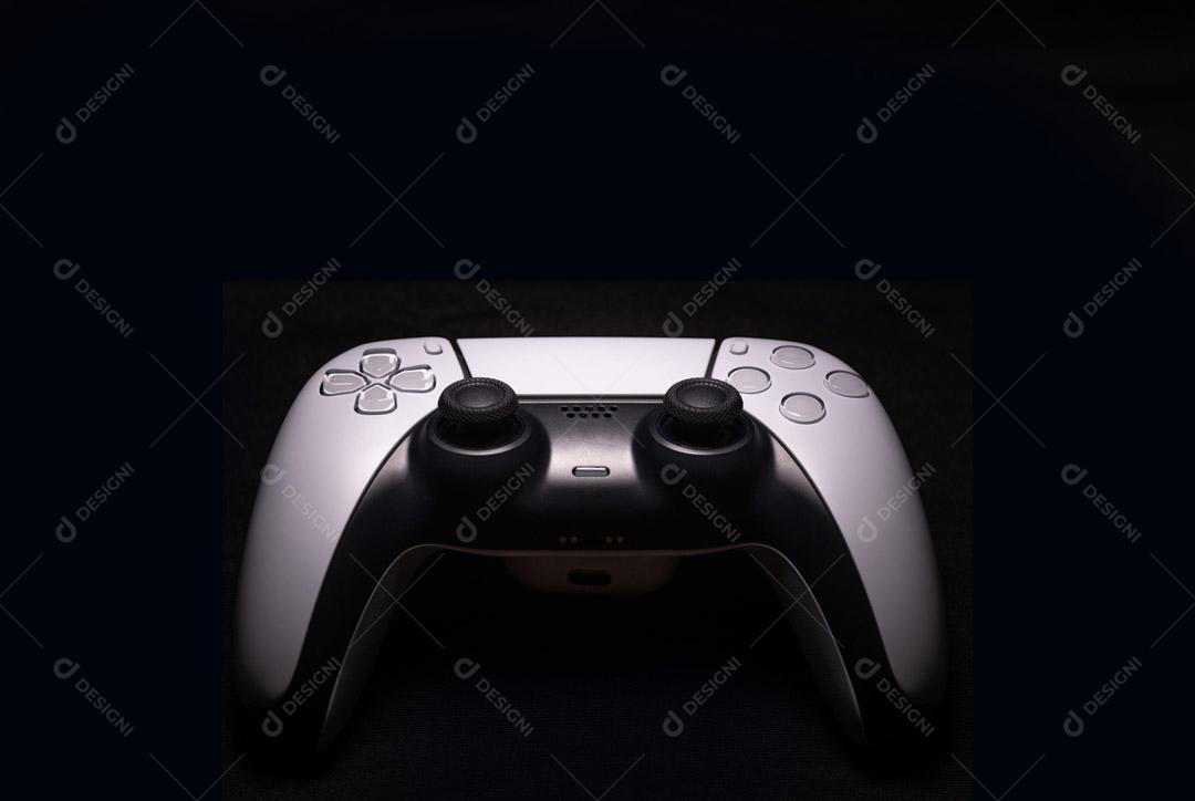 Controlador de Console de Jogos Branco Em Um Fundo Preto Imagem JPG