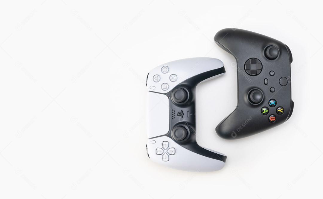 Controlador de Console de Jogos Branco Preto Em Um Fundo Branco Imagem JPG