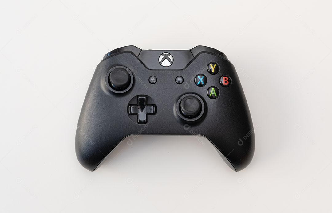 Controlador de Xbox Preto Em Fundo Branco Imagem JPG