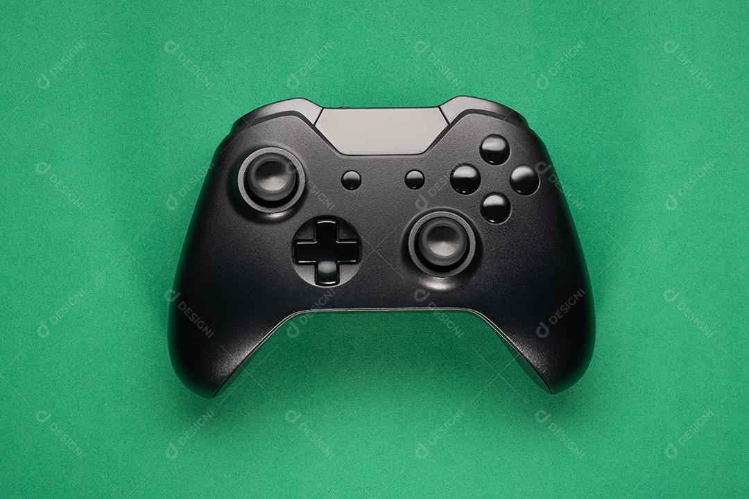 Garoto Com Controlador de Próxima Geração Em Suas Mãos Imagem JPG